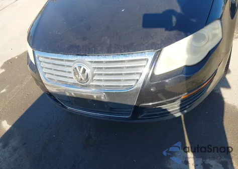 2008 Volkswagen Passat Komfort z USA, uszkodzony, nr VIN WVWLK73C88E125980